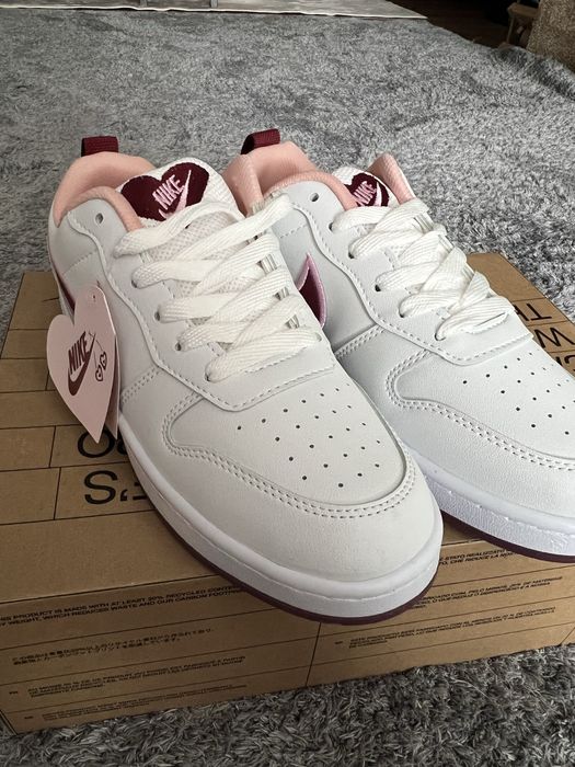 Adidasi modelul nike dunk low valentine’s day