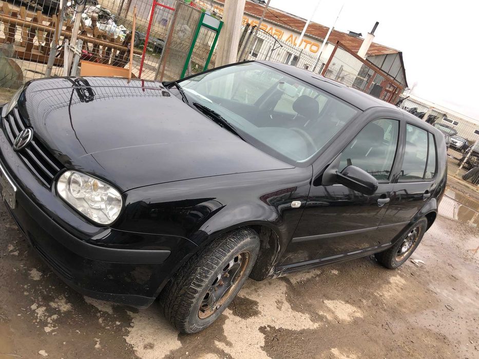 Piese din dezmembrari VW Golf 4, benzina, 1.6/16V tip motor AZD negru
