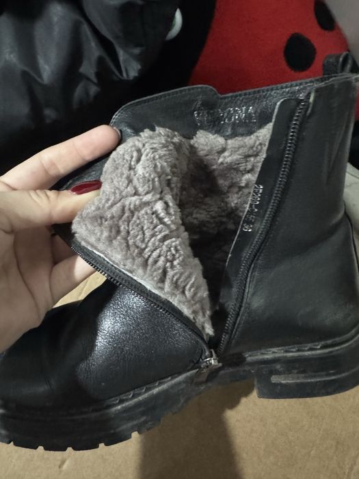 Продам зимние кожаные сапоги