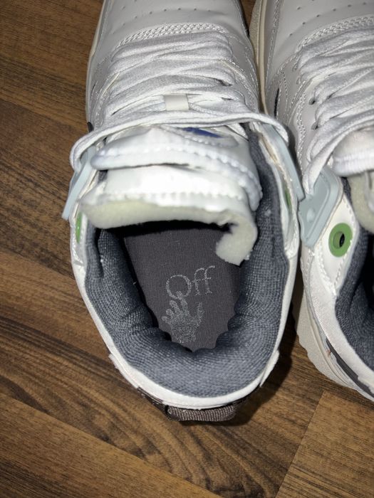 Off white sponge