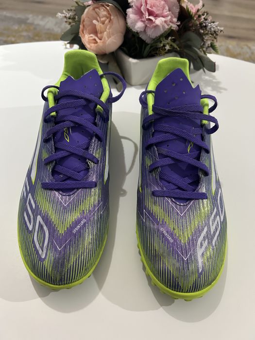 Ghete ,Adidas, fotbal teren sintetic