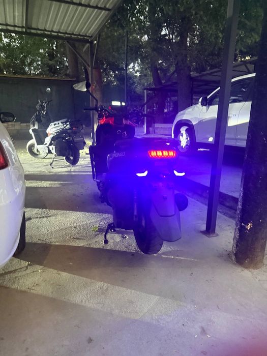 Tank skuter srochno sotiladi