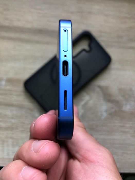 Vând Samsung Galaxy S25 128GB Navy Blue + Samsung Galaxy Watch 4 – Stare excelentă! Garanție 12 luni!