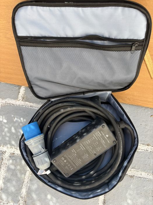 Продавам монофазна зарядна станция 7,4kW