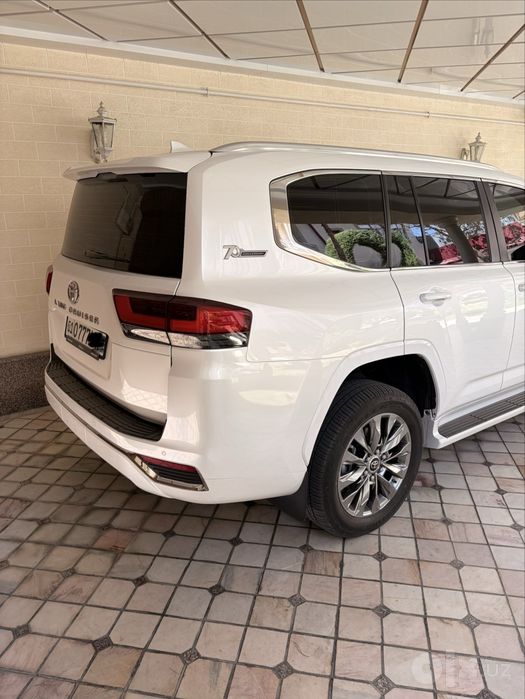 land cruiser 300