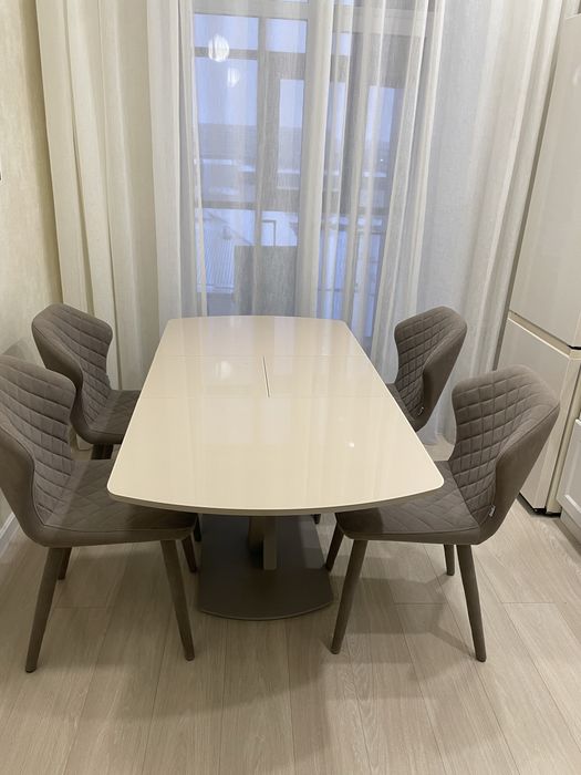 Стол со стульями