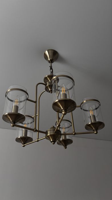 Продам потолочную люстру