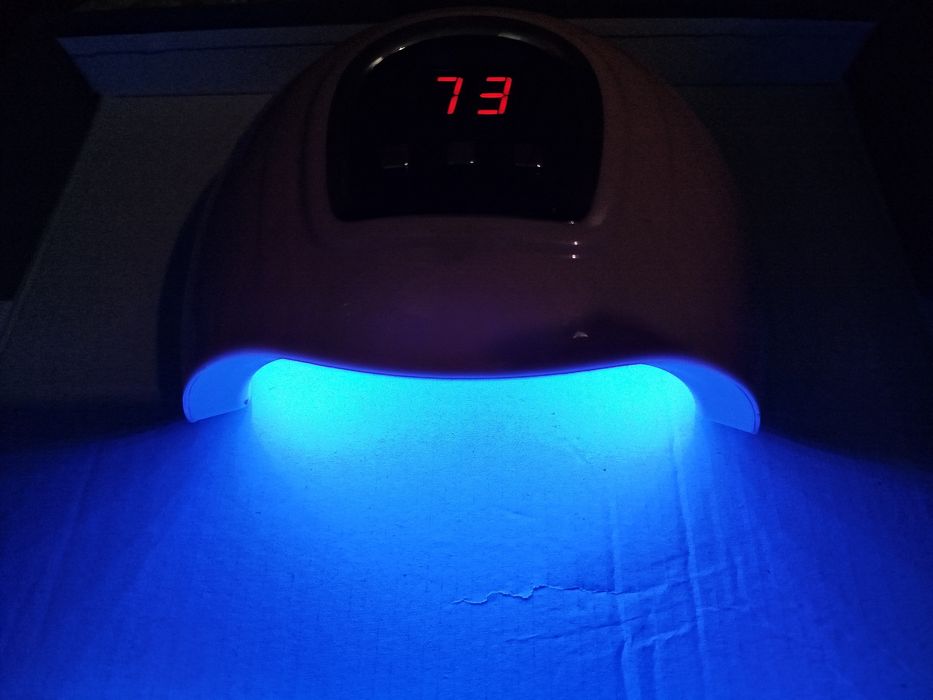 Комплект за маникюр - лакове, лампи, пила