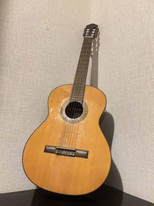 Гитара акустика в хорошем состояние