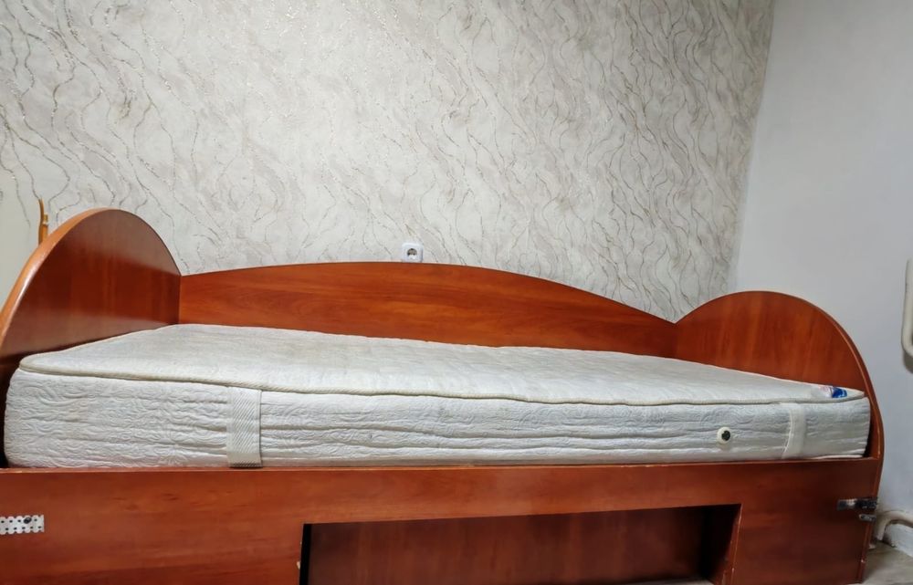 Продам кровать 90*200