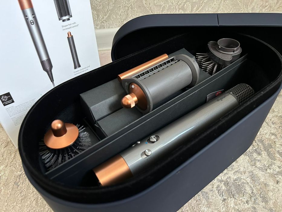 Продам дайсон  оригинал