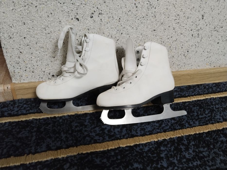 Продам фигурные коньки