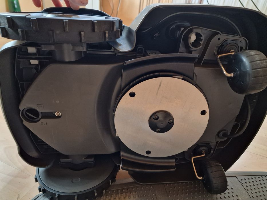 Husqvarna Automower 305 2025 NOU robot tuns iarba gazon