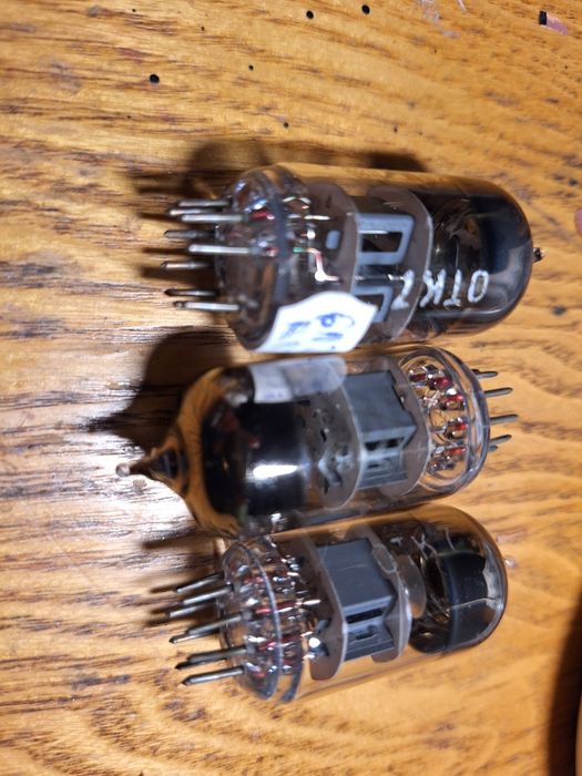 Lampi 6N2P echivalent cu ECC82