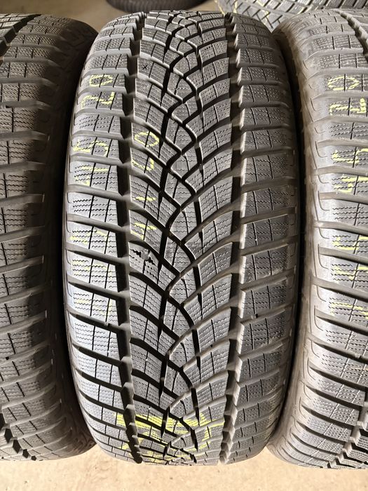 Anvelope iarna 235/45/20 GoodYear UltraGrip Performance 235 45 20 R 20