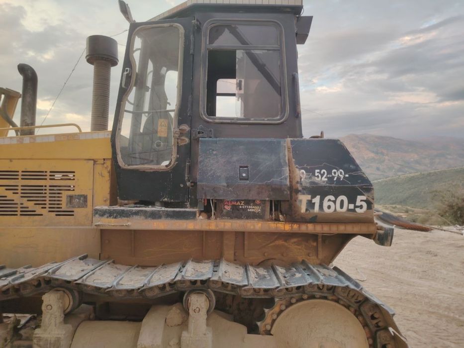 Buldozer sotiladi 16 tonali