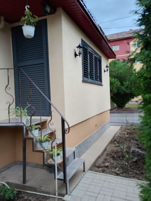Vând apartament 3 camere 2 băi