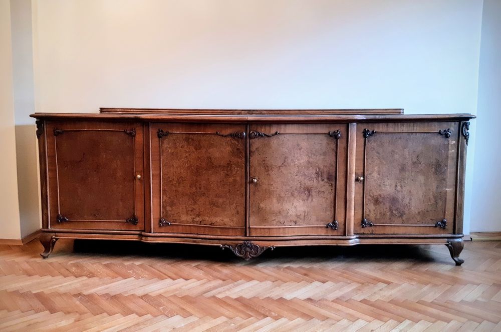 Масивен бюфет от орех