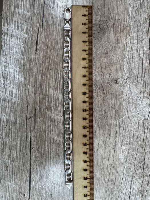 Браслет 24грам сотилади.