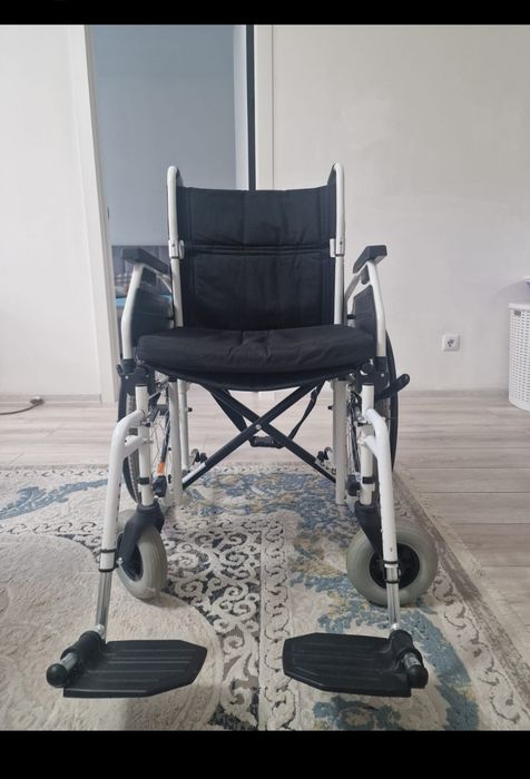 Продам инвалидную коляску