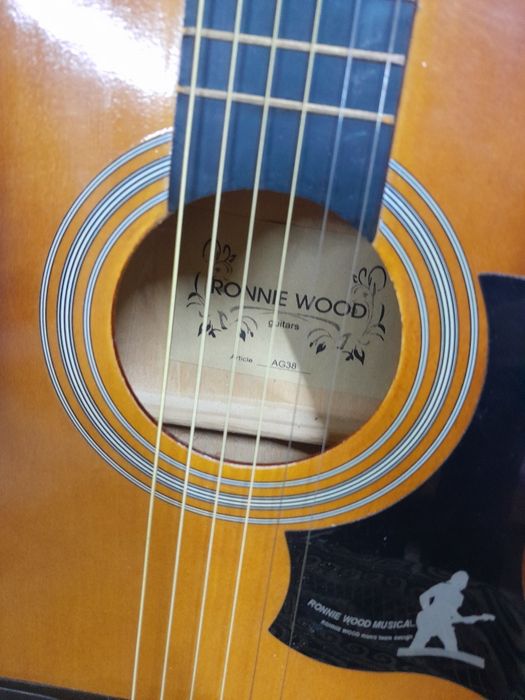 Гитара сатылады.