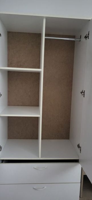 Продам красивый и вместительный шкаф.