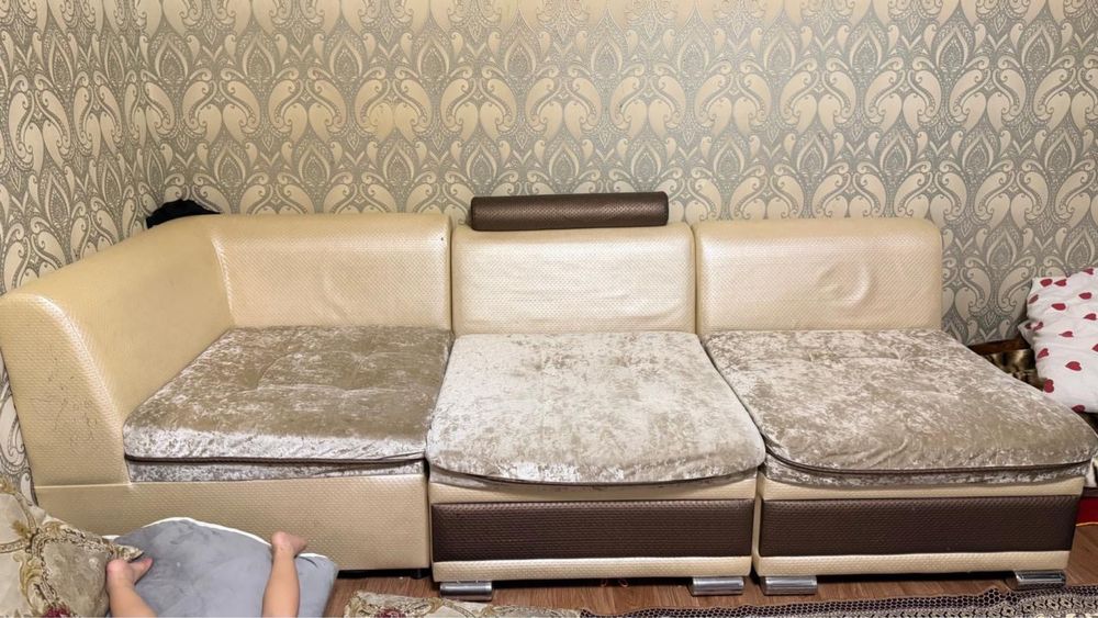 Продам диван для гостиной
