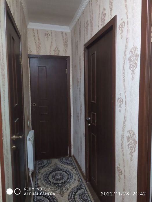 Yangi domlardan qarshi shaxridan kvartira arzon 1-qavat ,3 xona