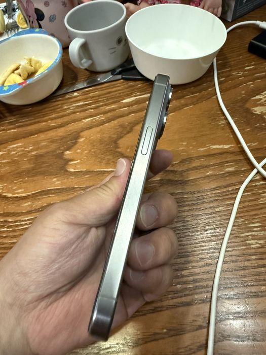 iPhone 15 pro 256gb Natural