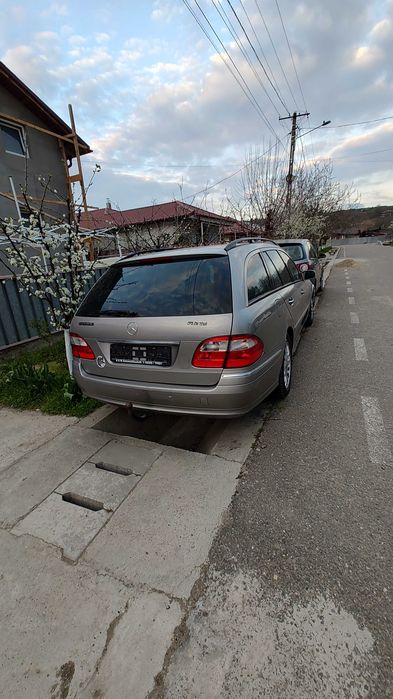 Vând Autoturism Mercedes clasa E 220