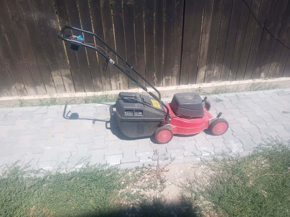 Mașina de tuns iarba