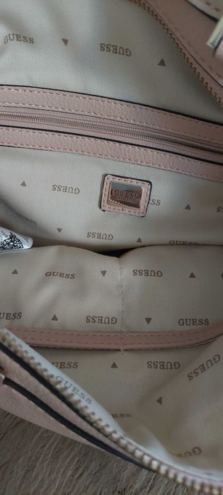 Дамска чанта GUESS
