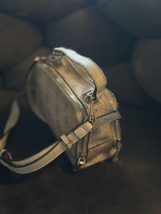 Оригинална чанта Guess