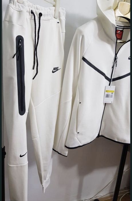 Compleu Nike Tech Fleece Alb(marimi: S, M, L, XL, XXL)