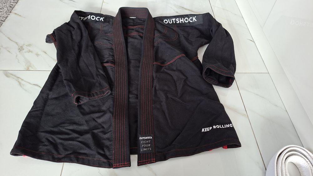Продавам GI(кимоно) за бойни спортове (BJJ)