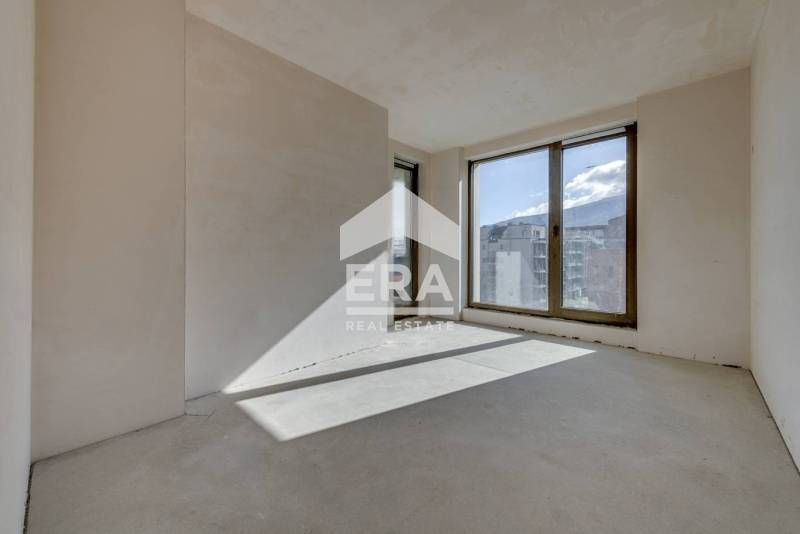 Южен четиристаен апартамент в луксозна сграда с АКТ 16 в кв. Кръстова