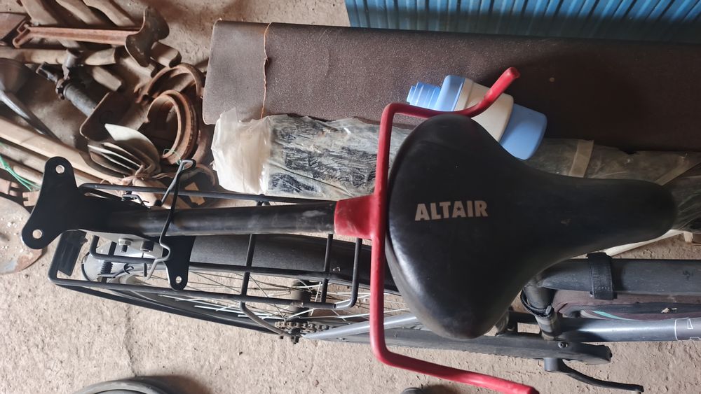 Велосипед с креплением на стену