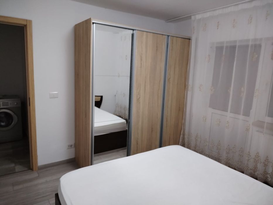 inchiriez apartament 3 camere decomandat