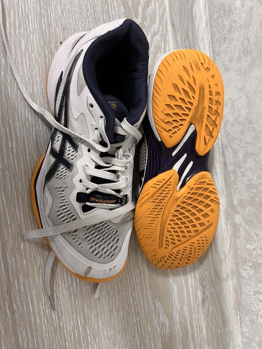 Б/У Асиксы белые 38 размер