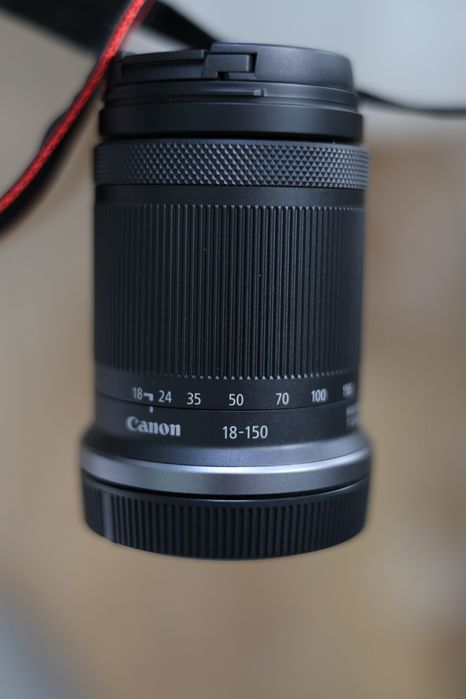 Canon R10 + Обектив Rf-s 18-150 mm.