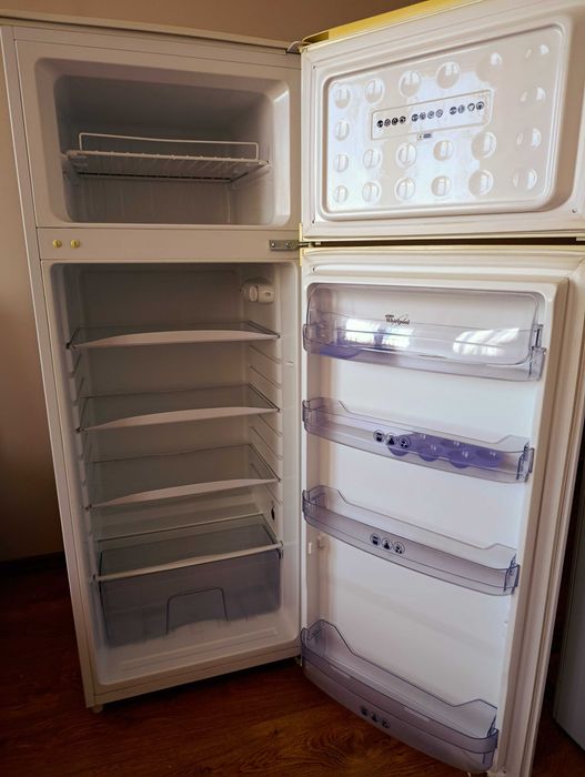 Хладилник с камера- работи отлично