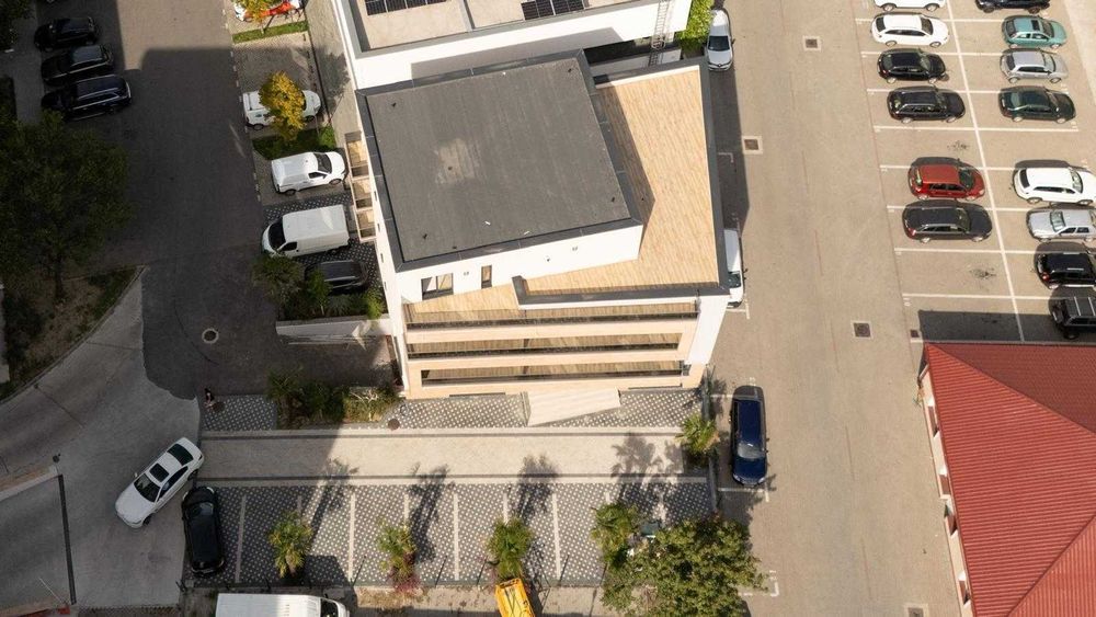 Inchiriez CLADIRE DE BIROURI in centrul orasului