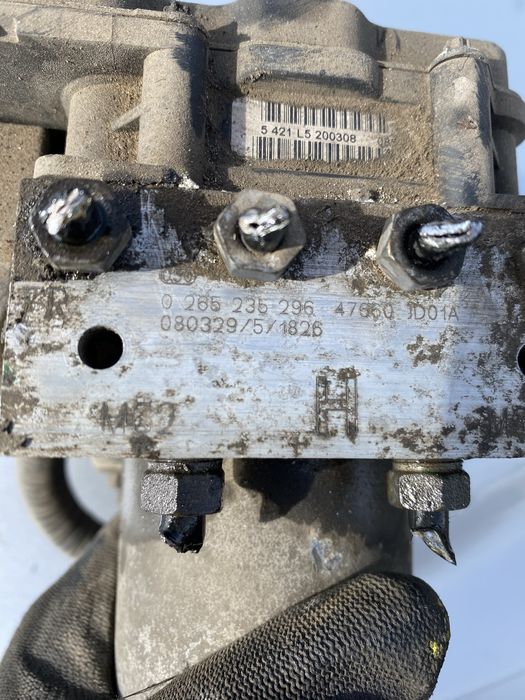 ABS модул-Nissan Qashqai 1.6/J10