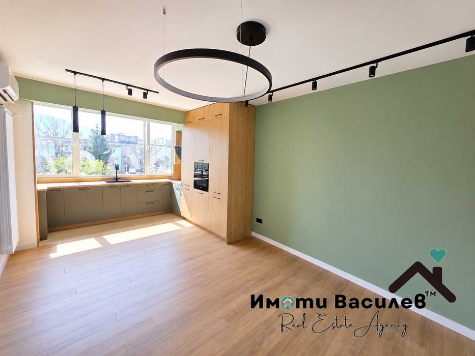 Продава се Тристаен апартамент в София, Център - 67 кв.м за 1804 €/кв.м - Снимка #1