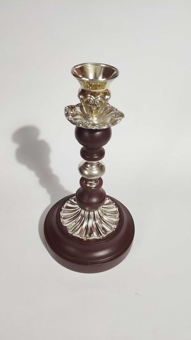 Красив стар свещник изработен от посребрен метал и дърво