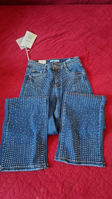 Blugi cu pietricele