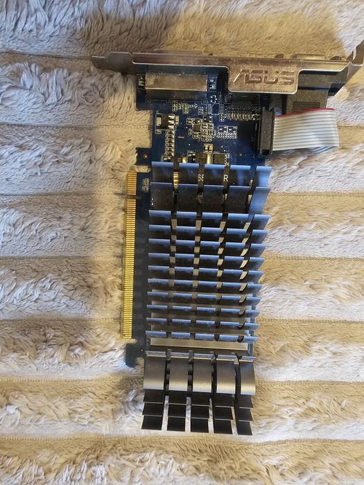 Placă video ASUS NVIDIA GeForce 210 Silent, 1GB DDR3, Low Profile, Răcire Pasivă (Fără Zgomot)