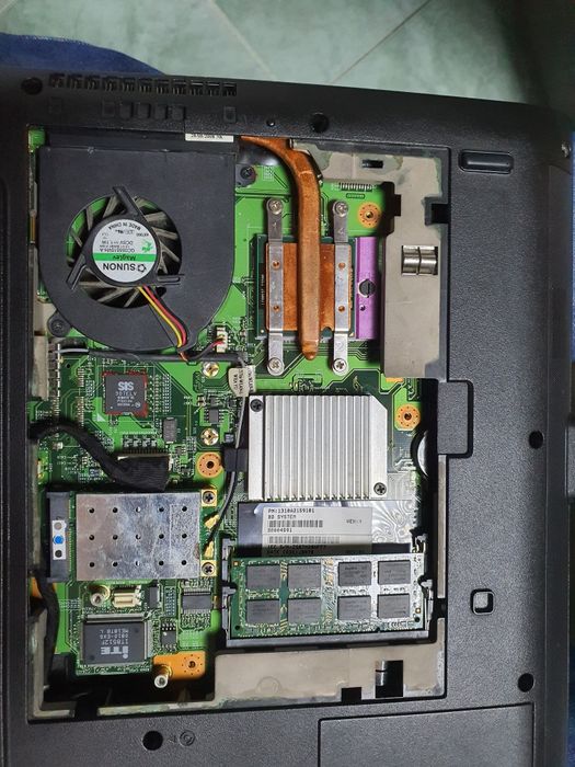 Laptop Fujitsu Siemens Esprimo Mobile V5535 defect pt piese