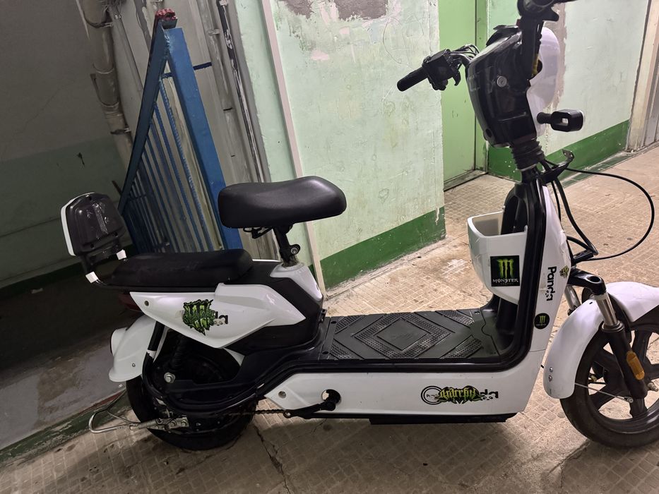 Скутер Sk8 белый б/у