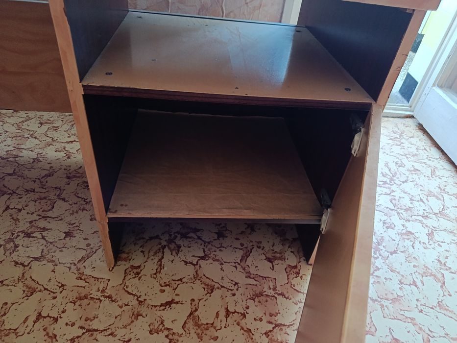 Подарявам старо бюро